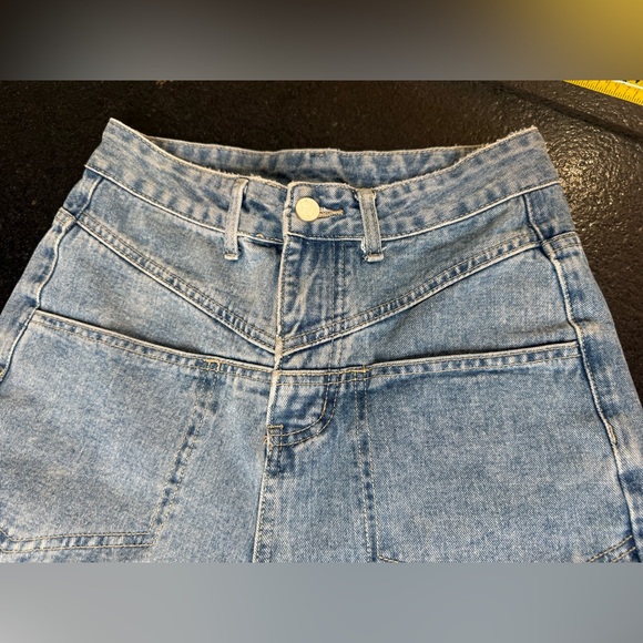 Commense Trendy Y-Yoke Vintage-Inspired Wide Leg Jeans – XS - Picture 6 of 12